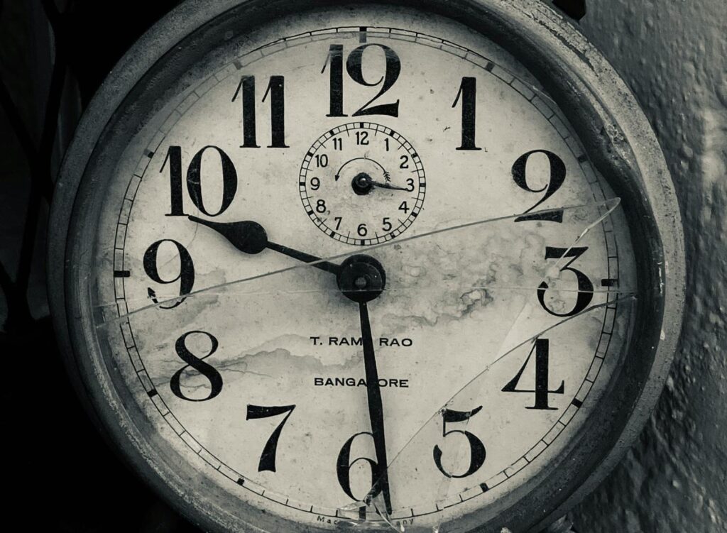 A clock that shows the current time in Kenya